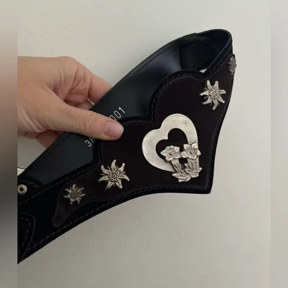 Unique Suede Belt with Silver Heart and Floral Detailing - Picture 4 of 4